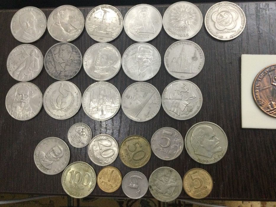 Продаю юбилейные рубли