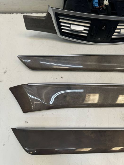 Trimuri ornamente mahon grile aer bord luminate Mercedes W212