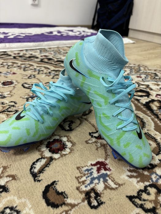 Продам бусты Nike