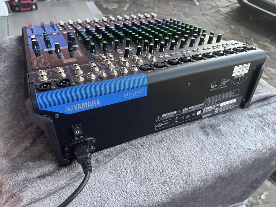 Mixer Yamaha mg16xu impecabil( dynacord fbt rcf shure)