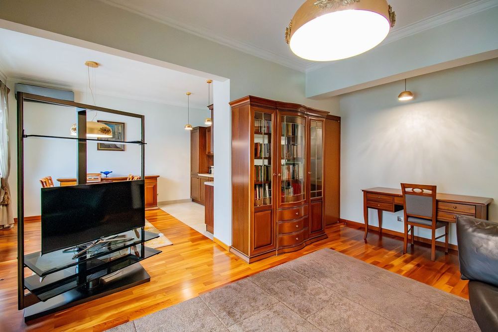 Дава се под наем Двустаен апартамент в София, Център - 73 кв.м за 1246.44 € - Снимка #1