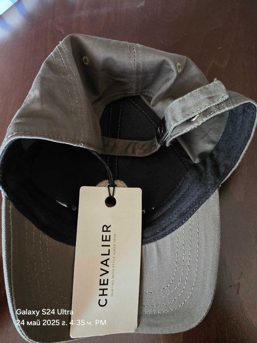 Мъжка шапка с козерка