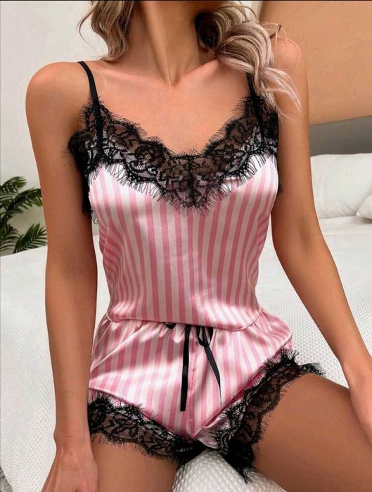 Сатенена пижама 2 части розова къси панталони топ