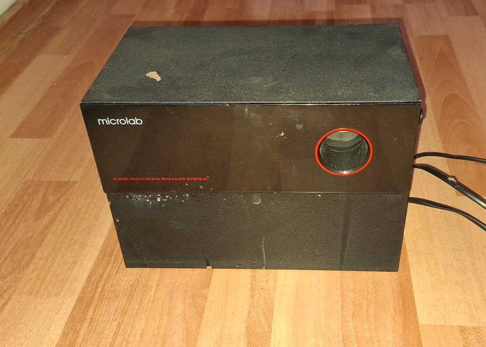 Продам сабуфер Microlab