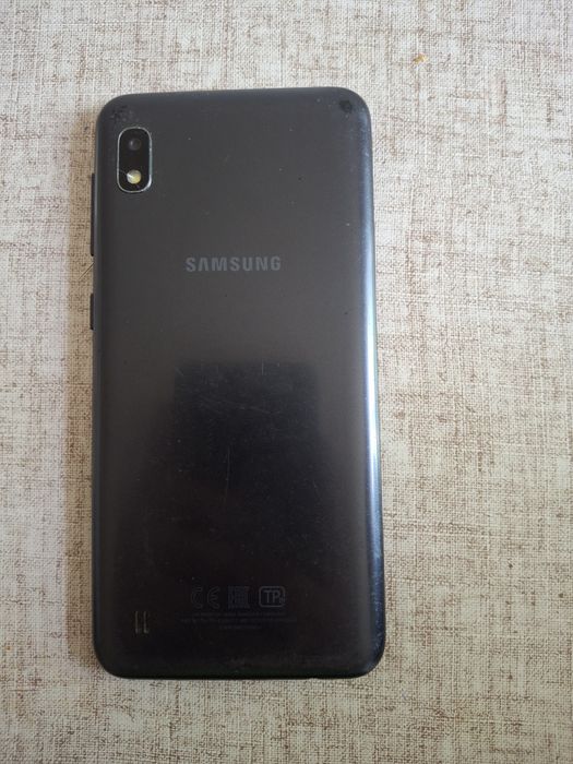Samsung A10 телефон