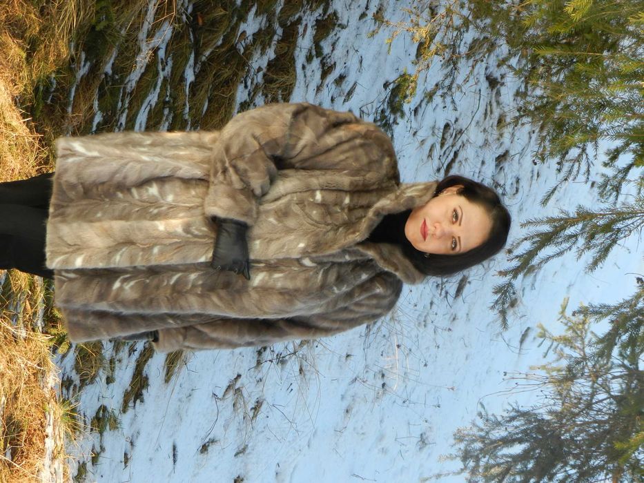 RAFINAMENT RUSESC!Confortabila haina din blana de vizon grey .