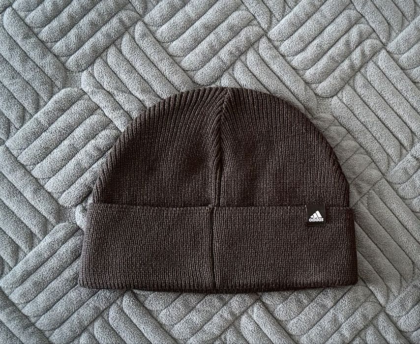 Продам шапку адидас