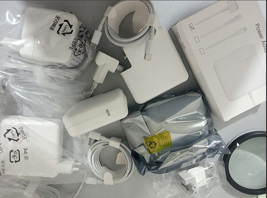 на ваш MacBook - зарядка, блок питания