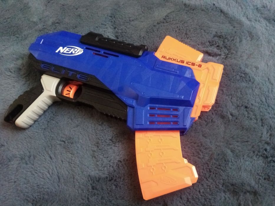 Vând pusca Nerf Rukkus ics-8