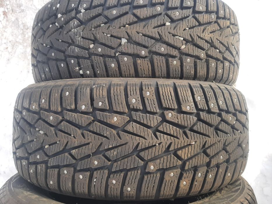 Продам шины. 215/55/17 нокиан