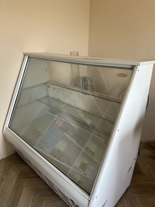 Витрина холодильник