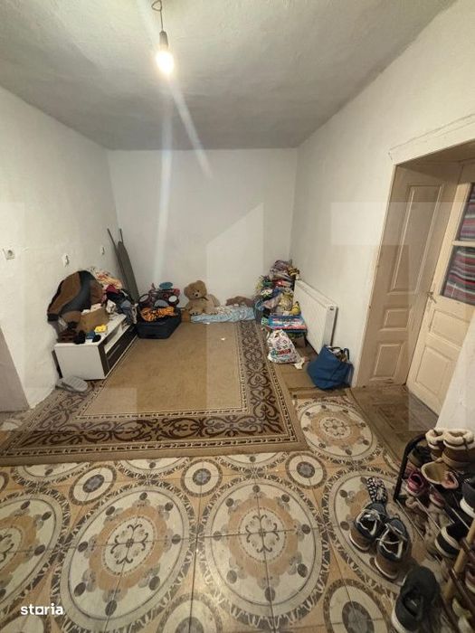 Casa spatioasa, 177 mp construiti, teren 3400 mp, 5 camere, cazan pe l