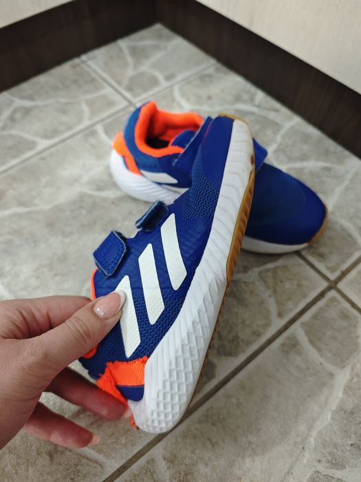 Маратонки Adidas, номер 29