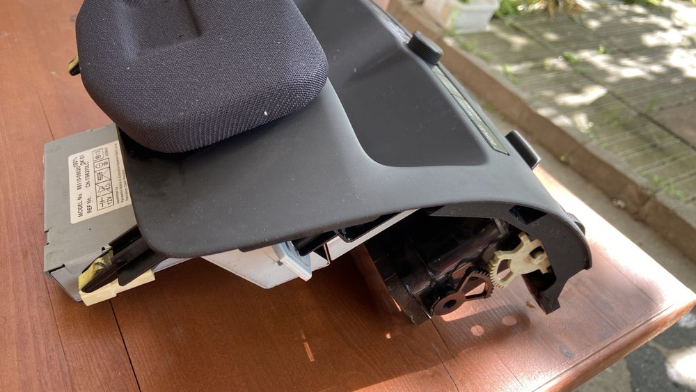 Конзола  за Toyota Avensis T25