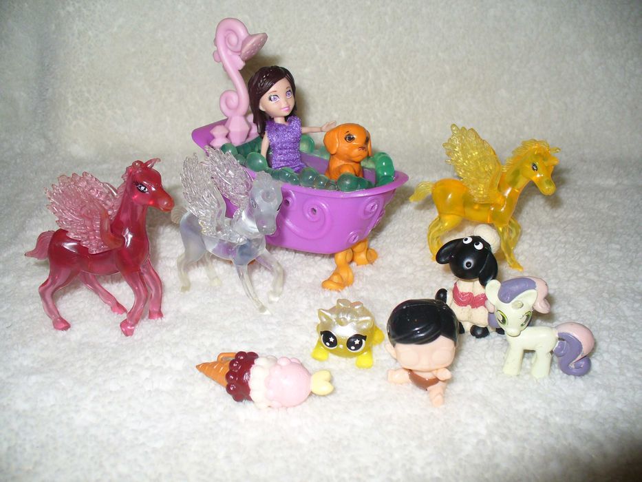 Jucarii kinder , unicorni, elc