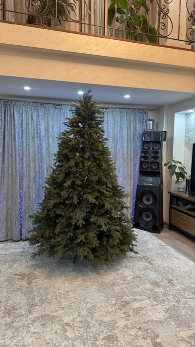 Продам елку 2,4 м
