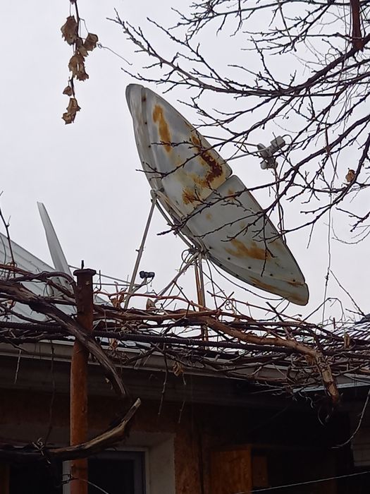 Продам тарелки и тюнер.