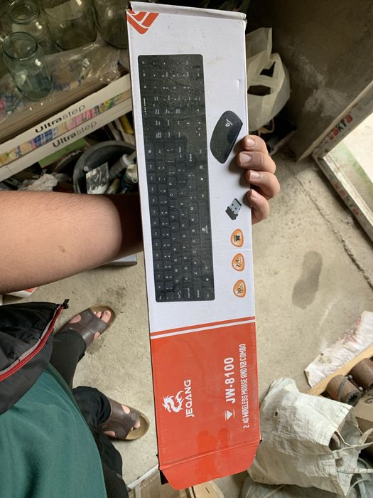 Bulutoz klaviatura yangi karobkadan uzila ochasila