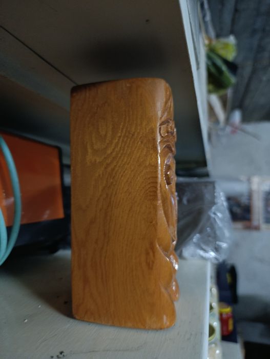 Моливник с дърворезба