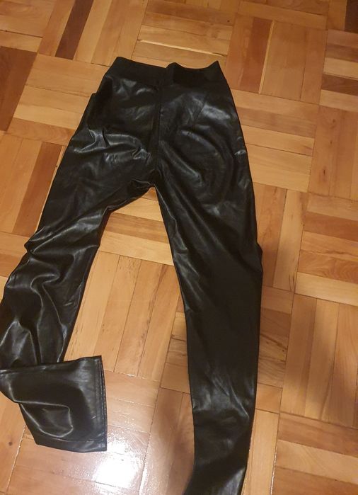 Pantaloni largi negri luciosi, gen piele, 36, S/ M