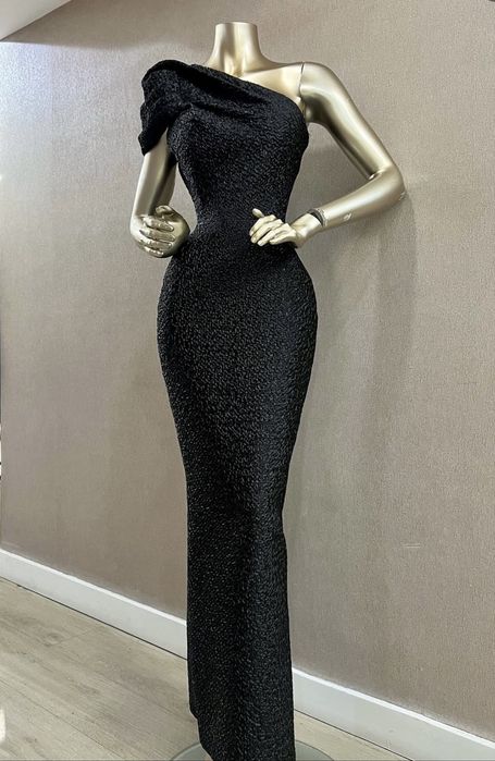 Вечернее платье, красивое, по фигуре