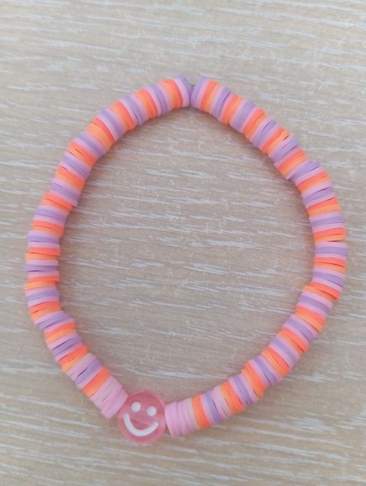 Продавам ръчно изработени гривни