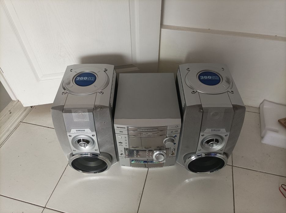 Samsung 4600w Sentr sotiladi .