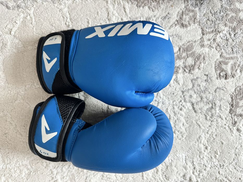 Продам боксерские перчатки