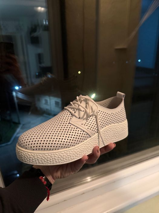 Дамски спортни обувки