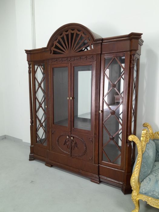 Новый Посудный шкаф