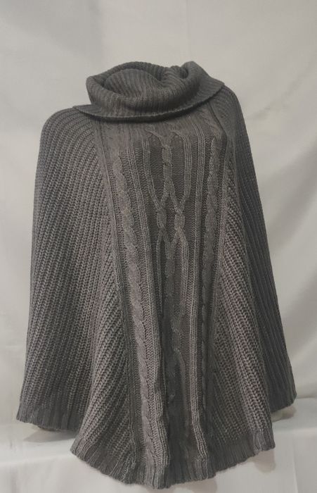 Pulover Poncho cu guler mare marca Rainbow