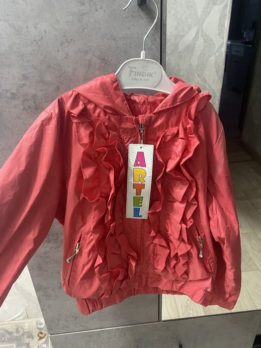 Продам курточку для девочек