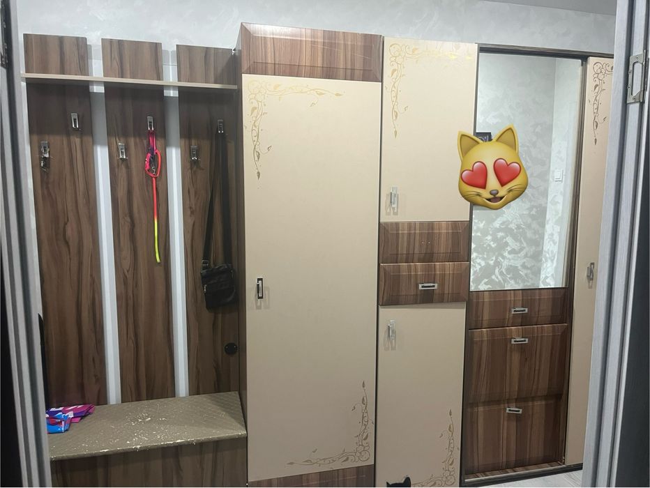 Продам прихожую б/у