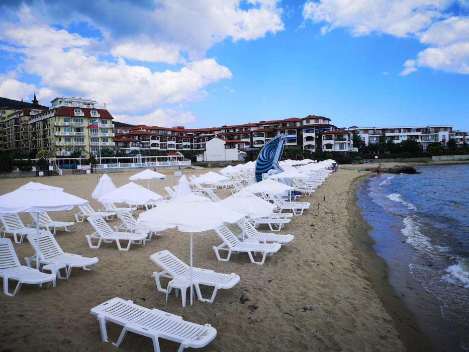 Отдавам апартамент под наем на първа линия в Елените!