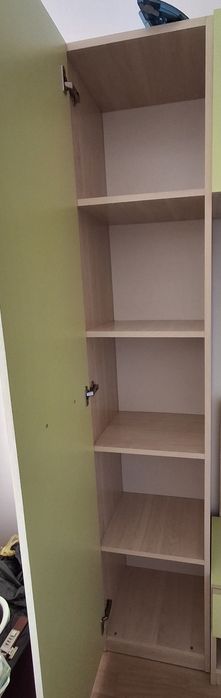 Set dulapuri suspendate deasupra patului