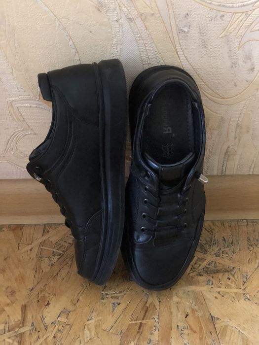 Продам туфли на мальчика