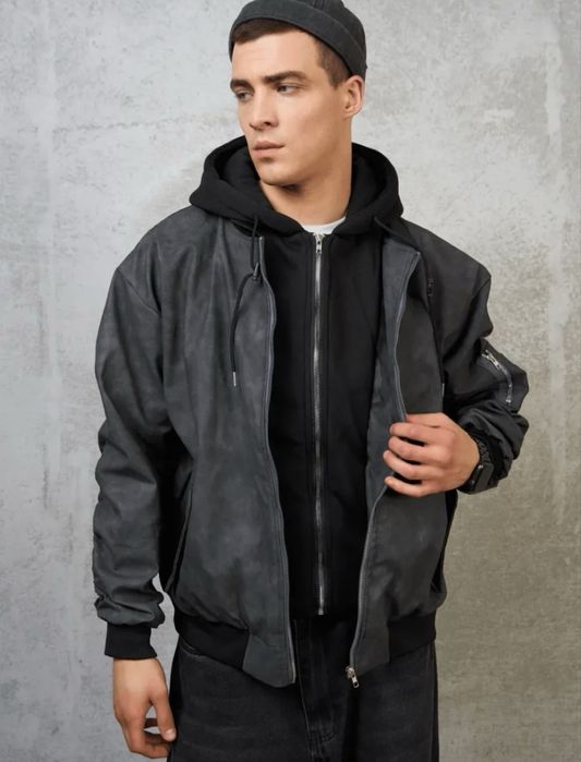 Продам бомбер б/у