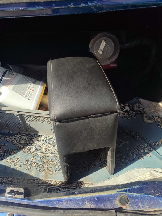 Лада Веста подлокотник