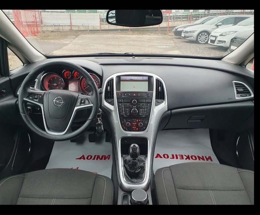 Продавам Опел Астра J 2.0  165к.с. CDTI / Sport Tourer