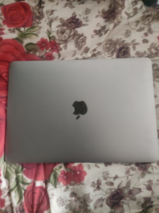 Mackbook 13 pro  8 ga 256 talik
