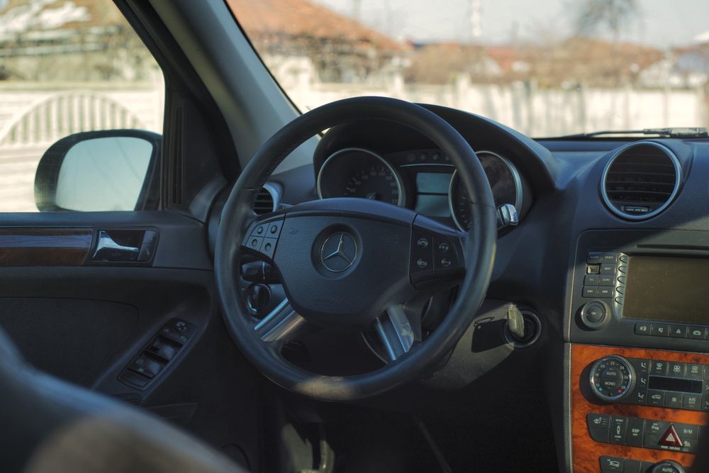 Dezmembrez Mercedes ML W164 bara far capota parbriz aripa usa grila