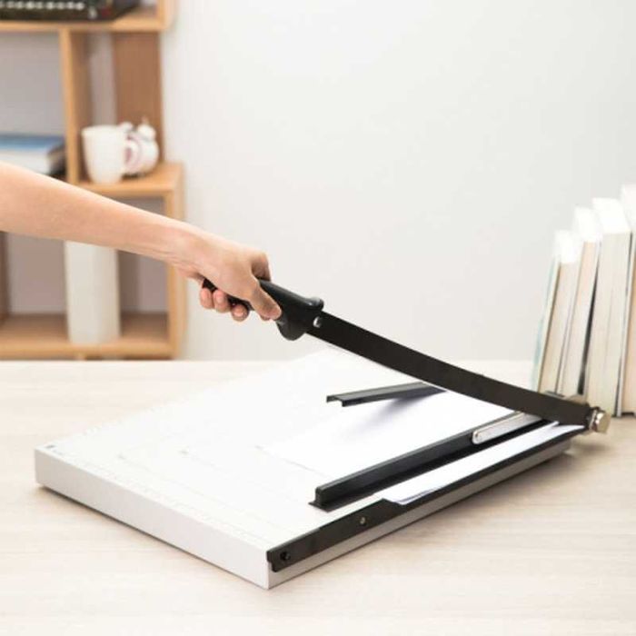 Резак для бумаг DELI , А3 формат, белый Оригинал !!!