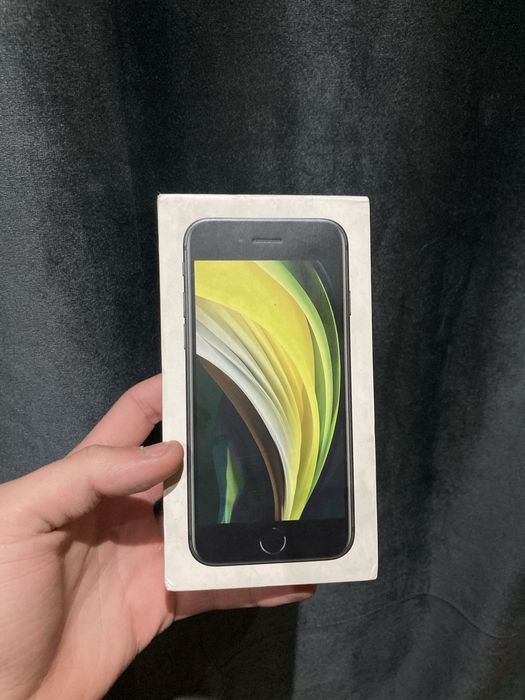Айфон се2020 64гб