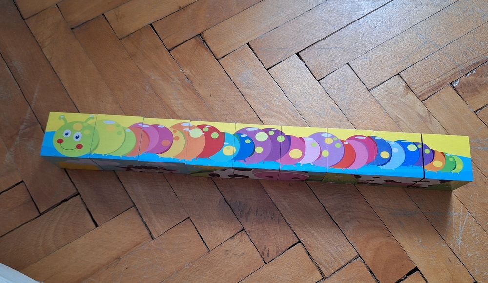 Puzzle colorat din lemn