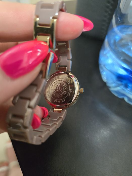 Часовник Anne Klein с диамант