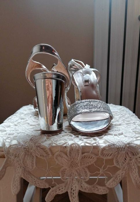 Sandale argintii noi