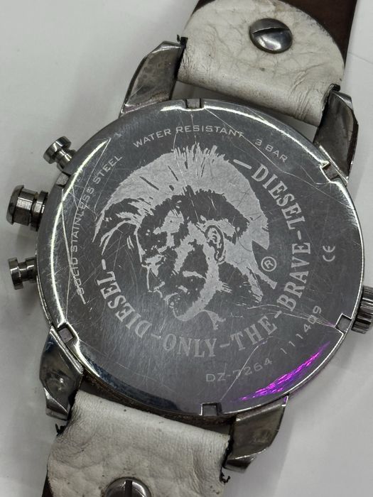 2 броя часовници Diesel