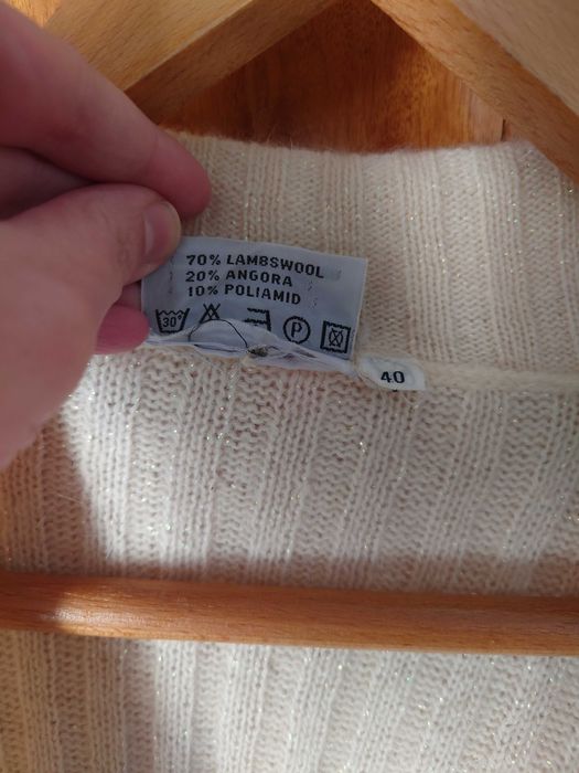 Дамски пуловер в цвят крем - вълна и ангора