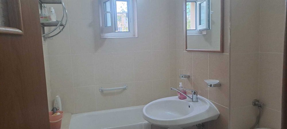 Apartament trei camere Exercitiu, etaj 3/4, liber