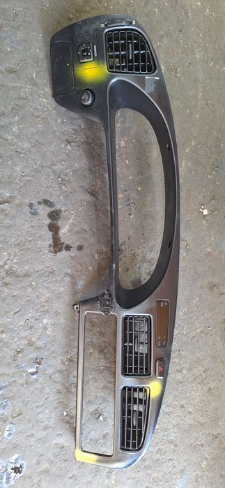 Консоль центральная торпеды Тойота Камри 10-15